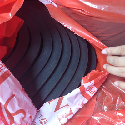 阻燃橡塑保溫板材縱向切開(kāi)后再用膠水粘合而成